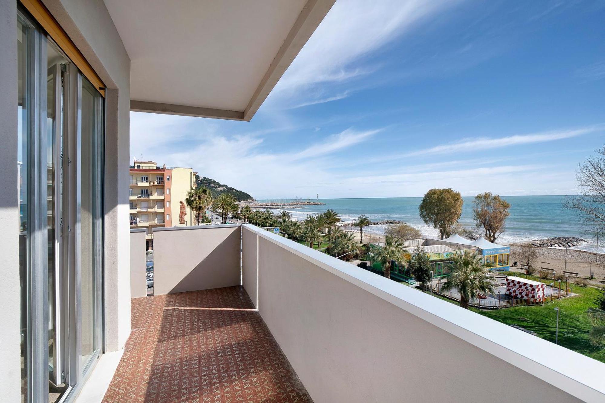 Апартаменты Fronte Mare - Marina Di Andora Экстерьер фото